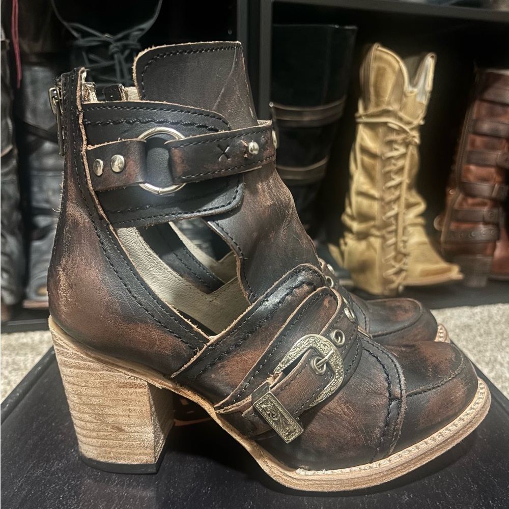 Freebird Distressed Black Sonoma Sz 8